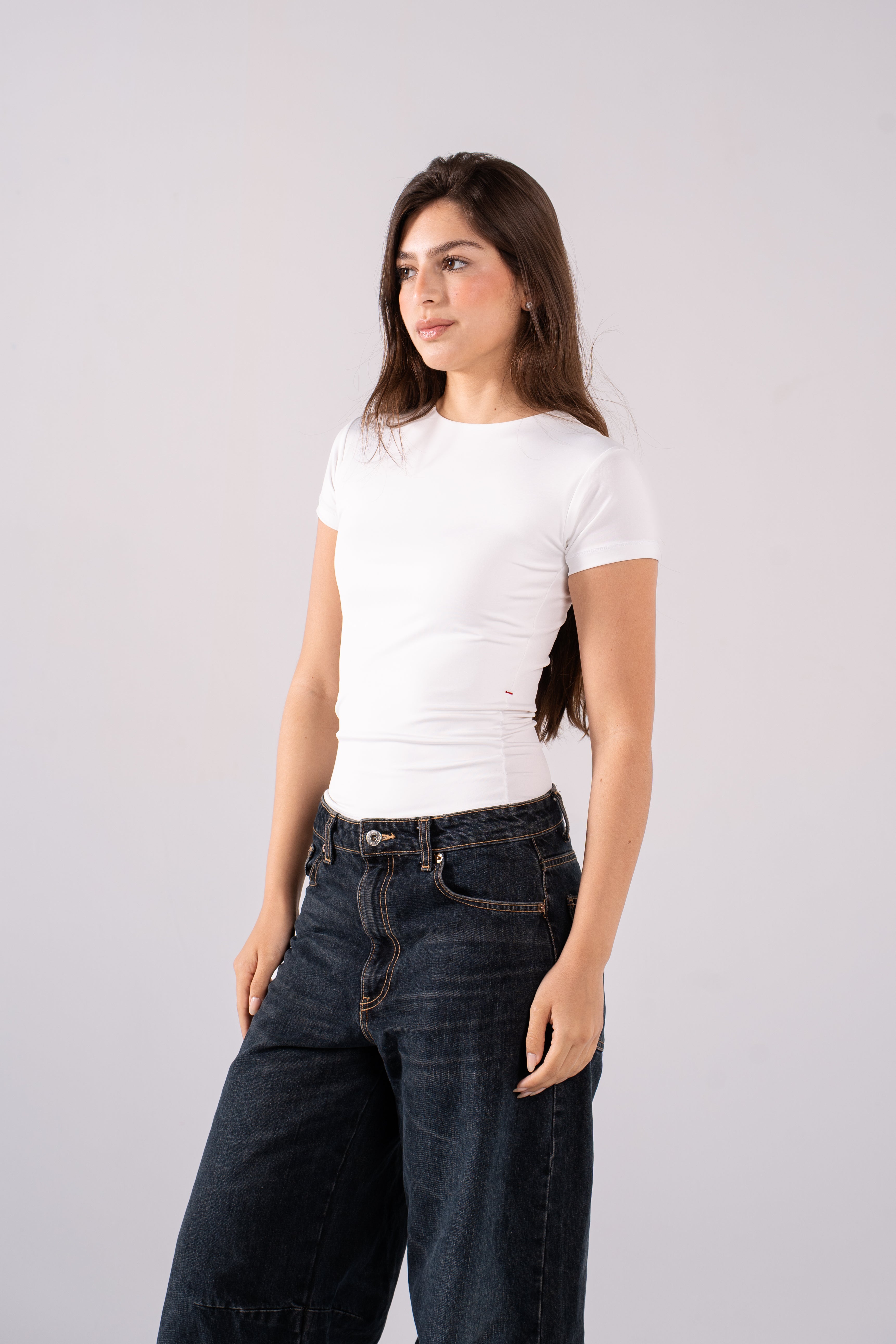REFINED SHORT-SLEEVE ROUND NECK