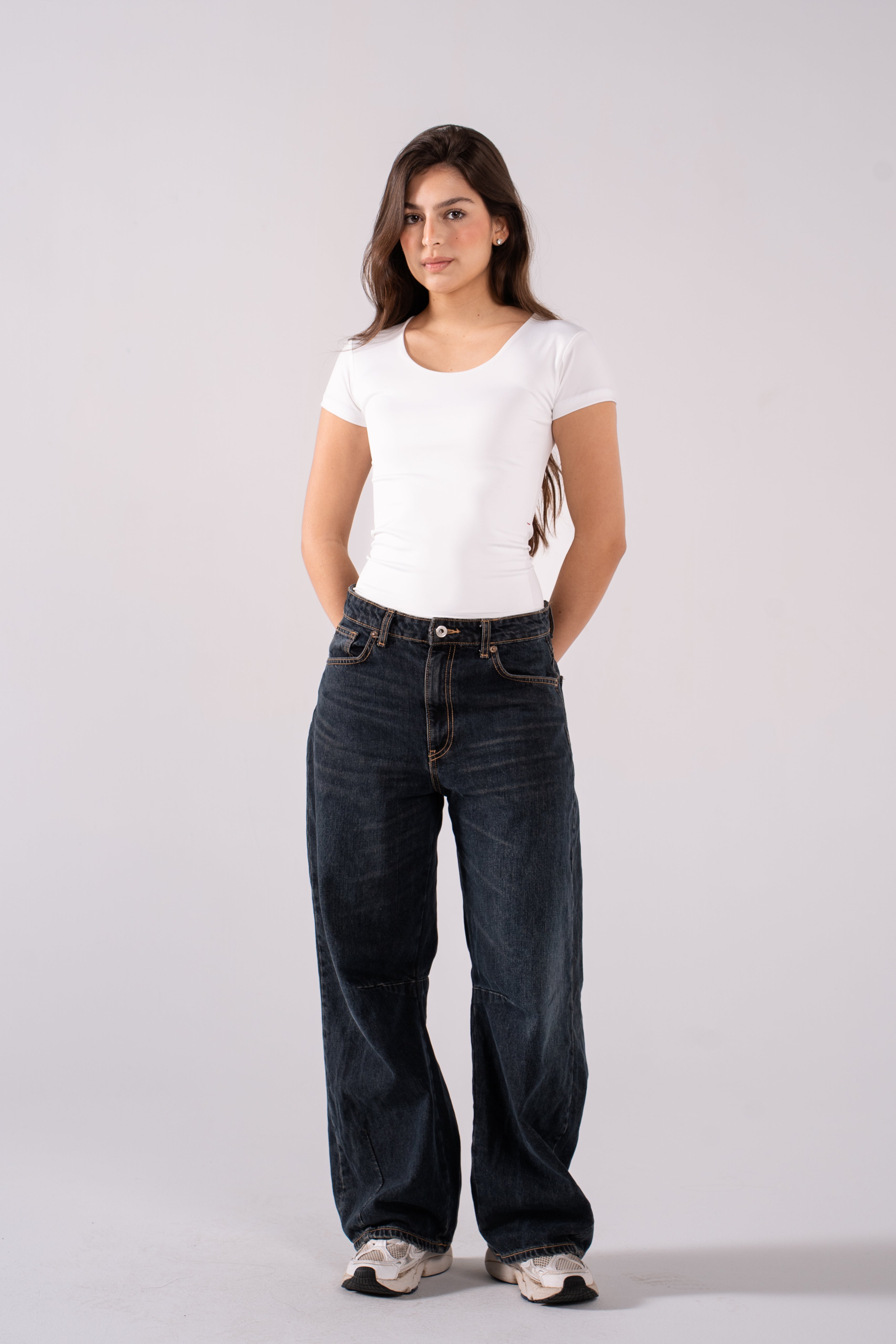 REFINED SHORT-SLEEVE WIDE NECK
