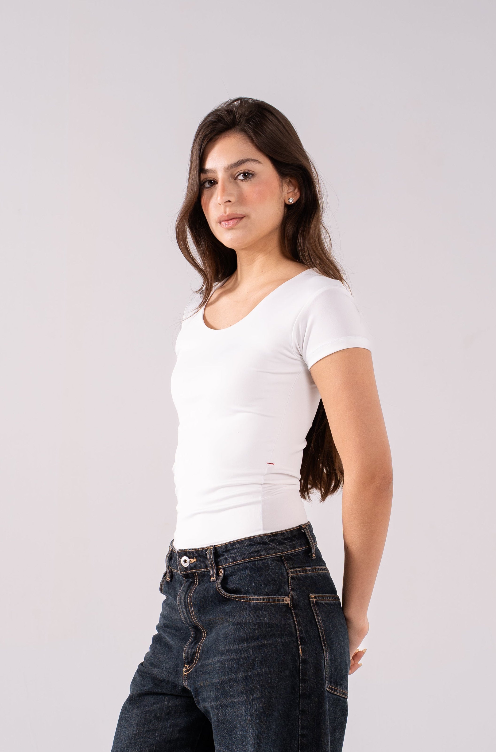 REFINED SHORT-SLEEVE WIDE NECK