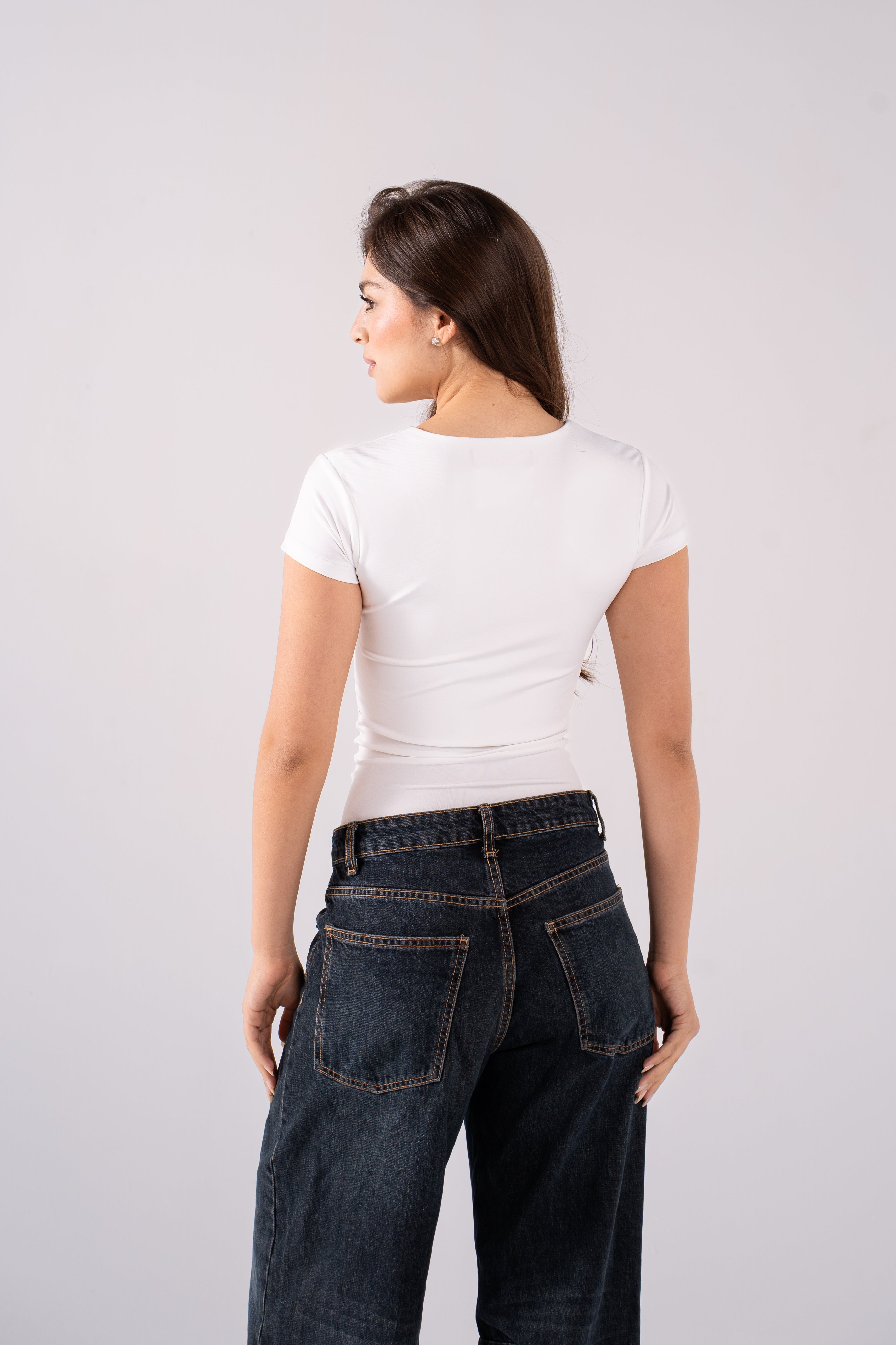 REFINED SHORT-SLEEVE WIDE NECK
