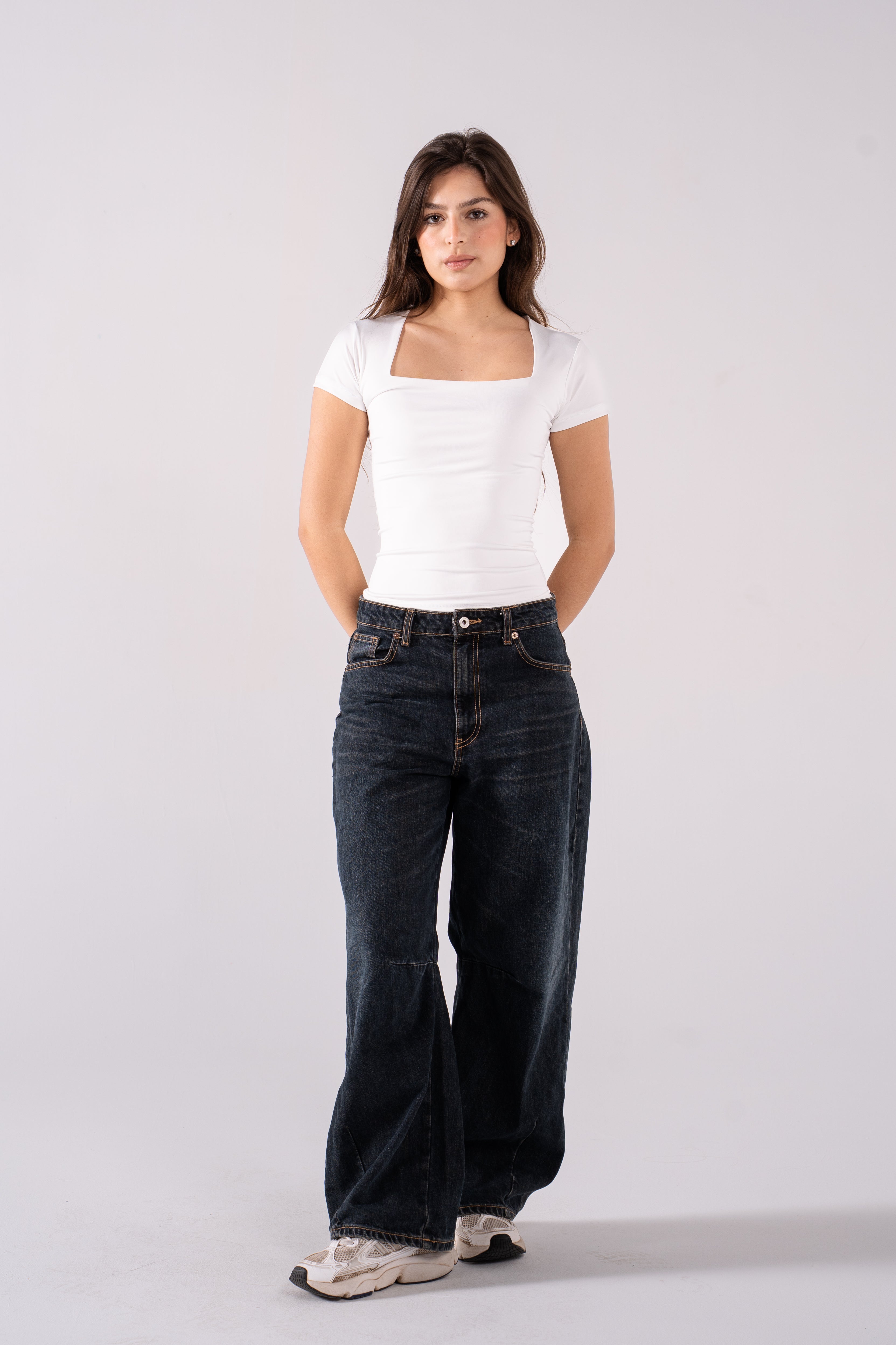 REFINED SHORT-SLEEVE SQUARE NECK