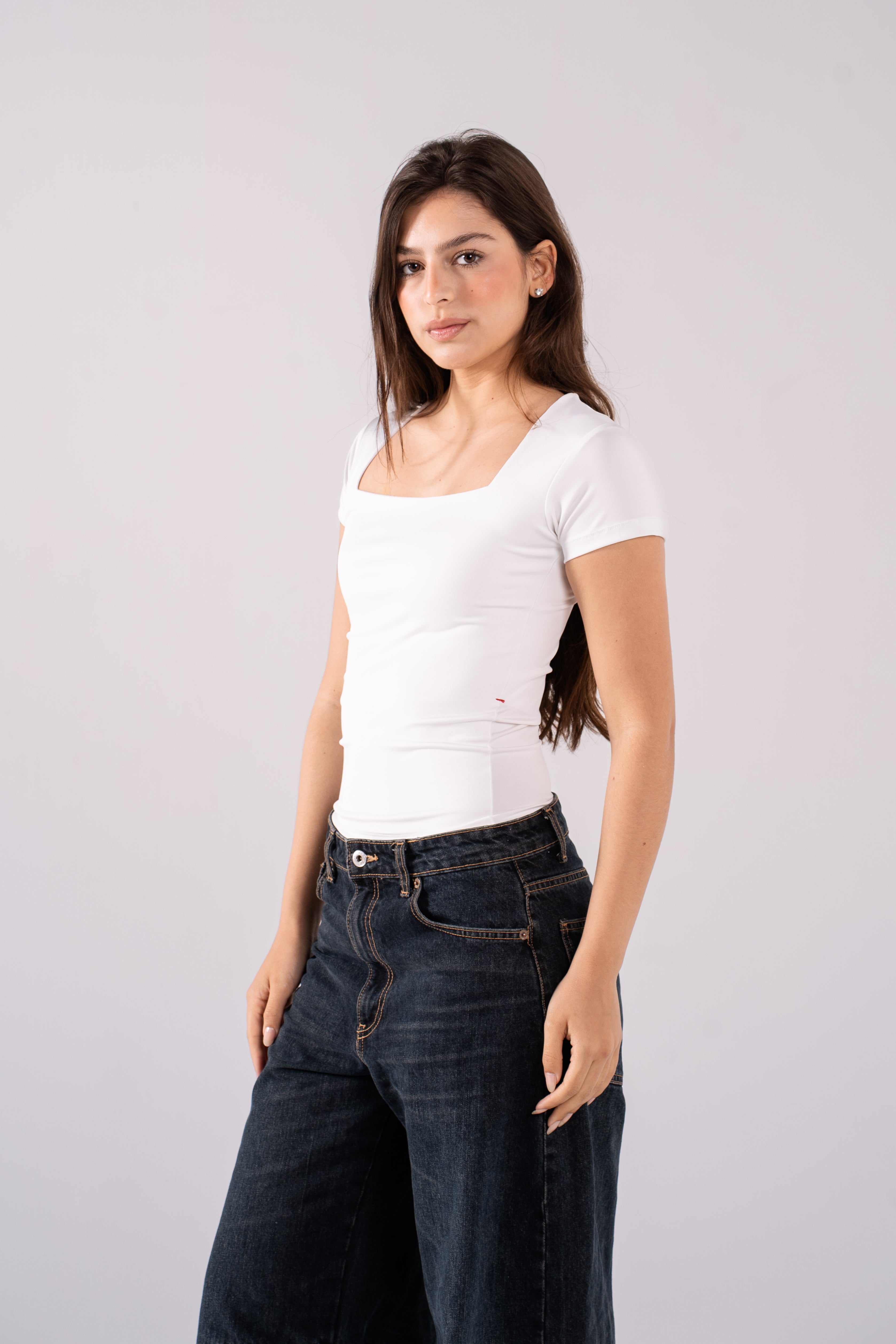REFINED SHORT-SLEEVE SQUARE NECK