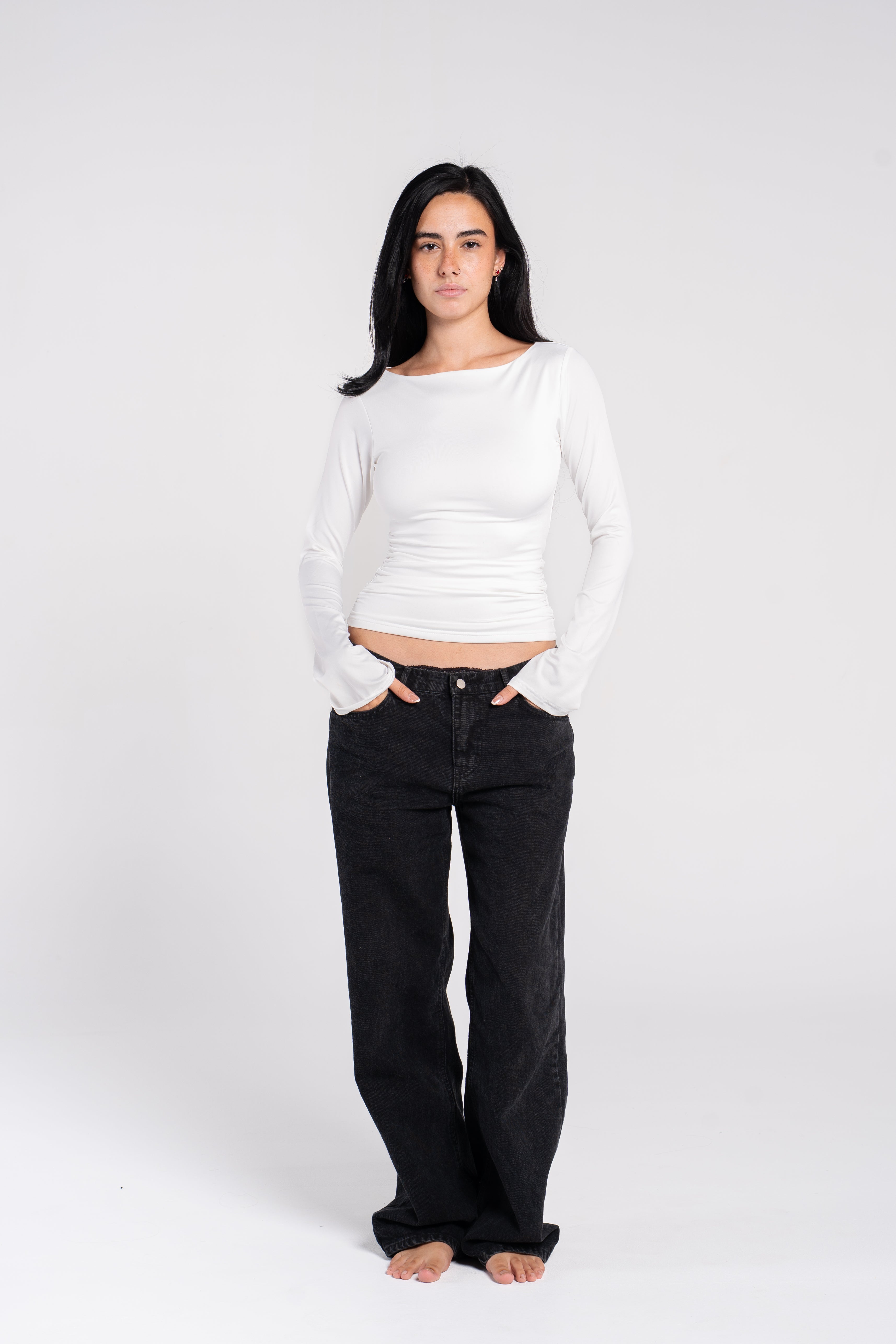 WIDE SHOULDER FLARED SLEEVE