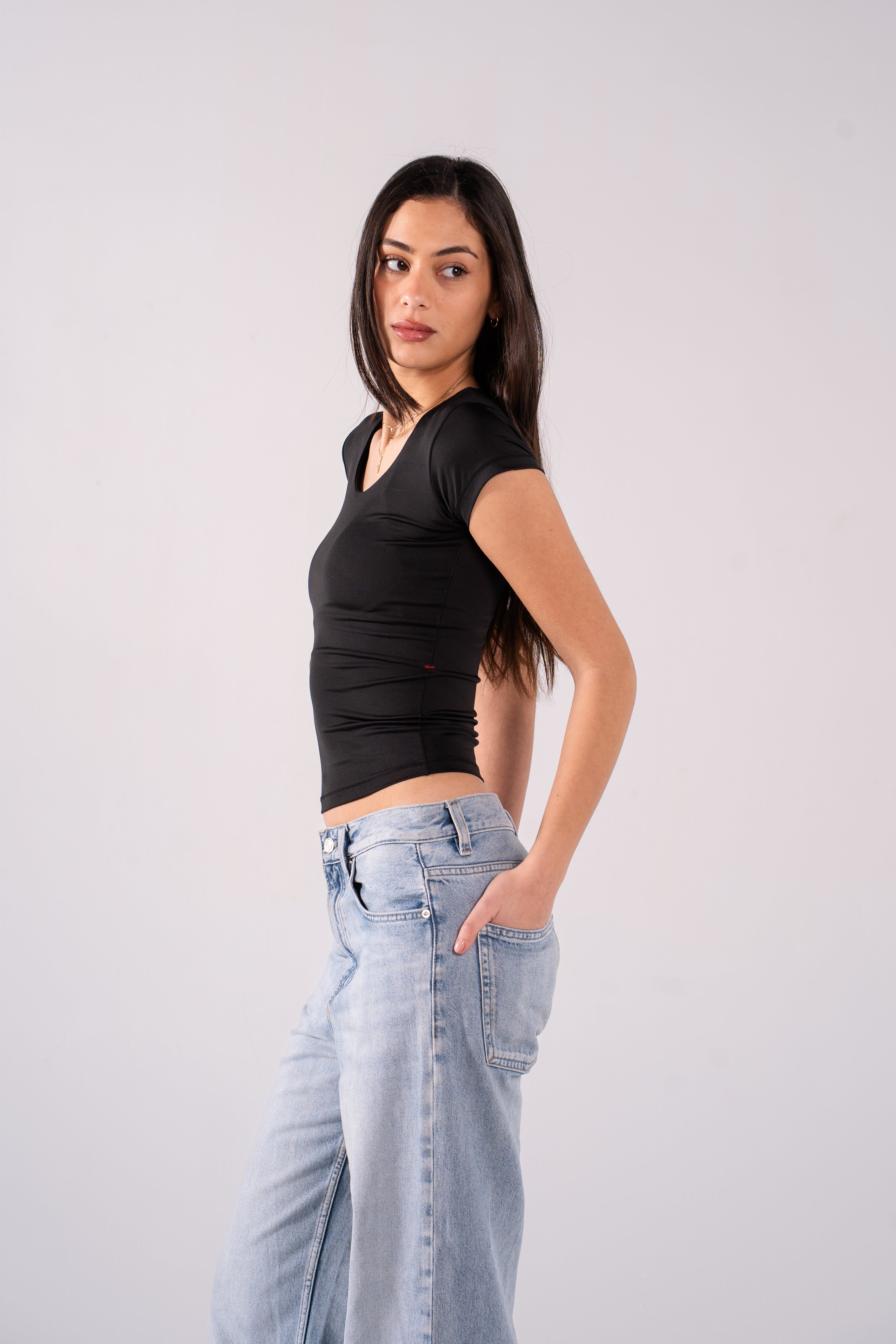REFINED SHORT-SLEEVE WIDE NECK