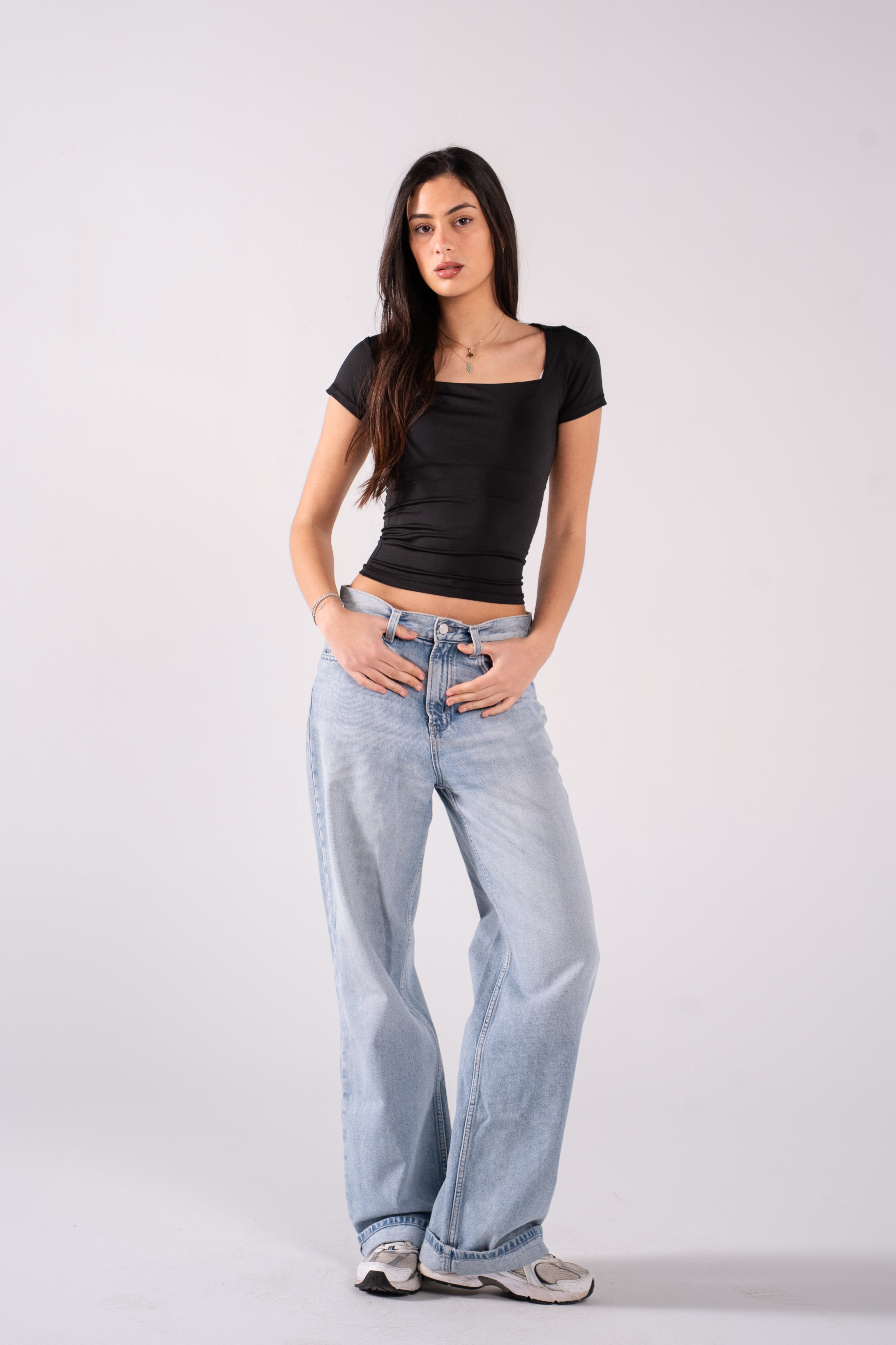 REFINED SHORT-SLEEVE SQUARE NECK