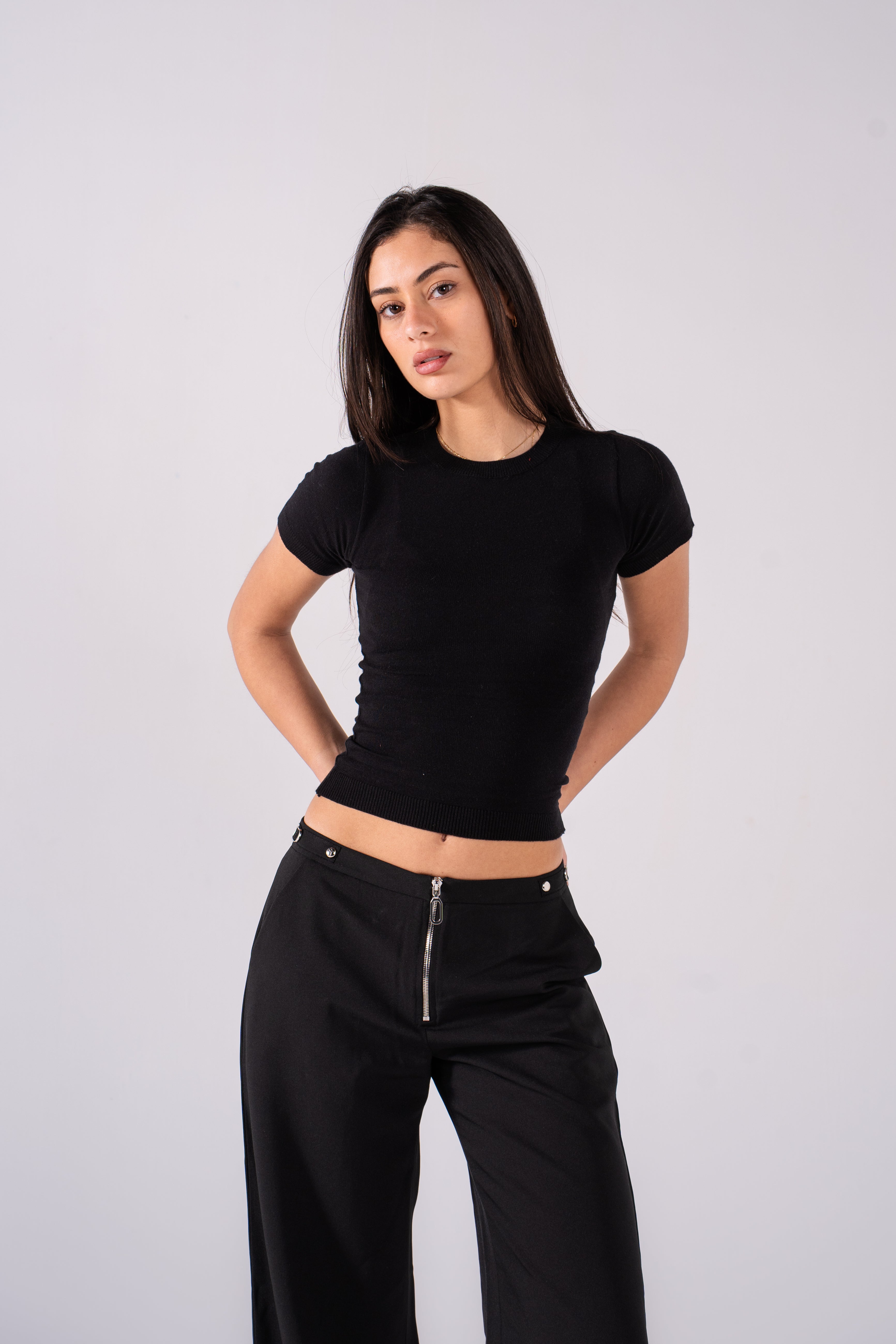 REFINED KNIT SHORT-SLEEVE ROUND NECK