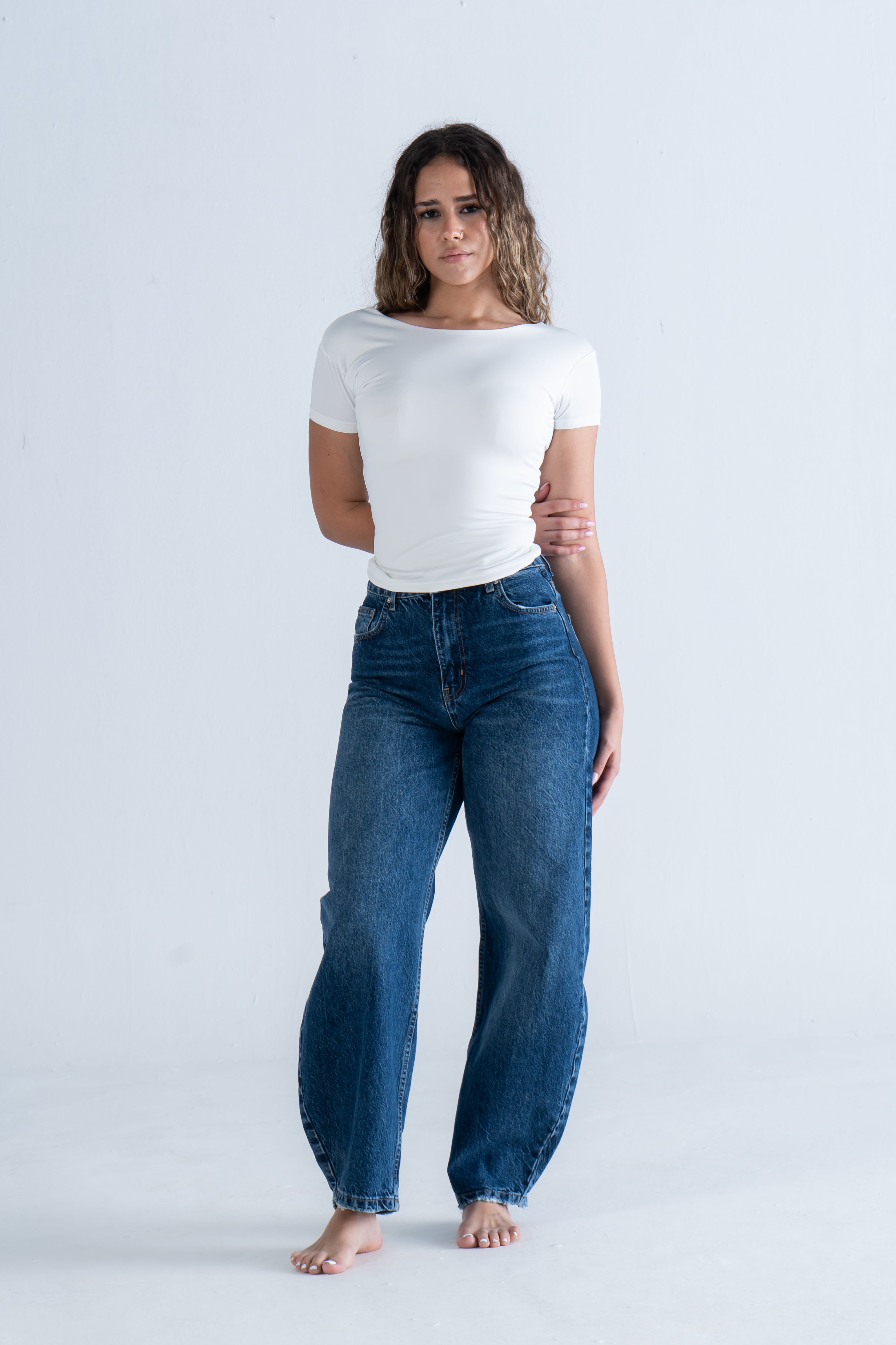 BACKLESS ROUND NECK