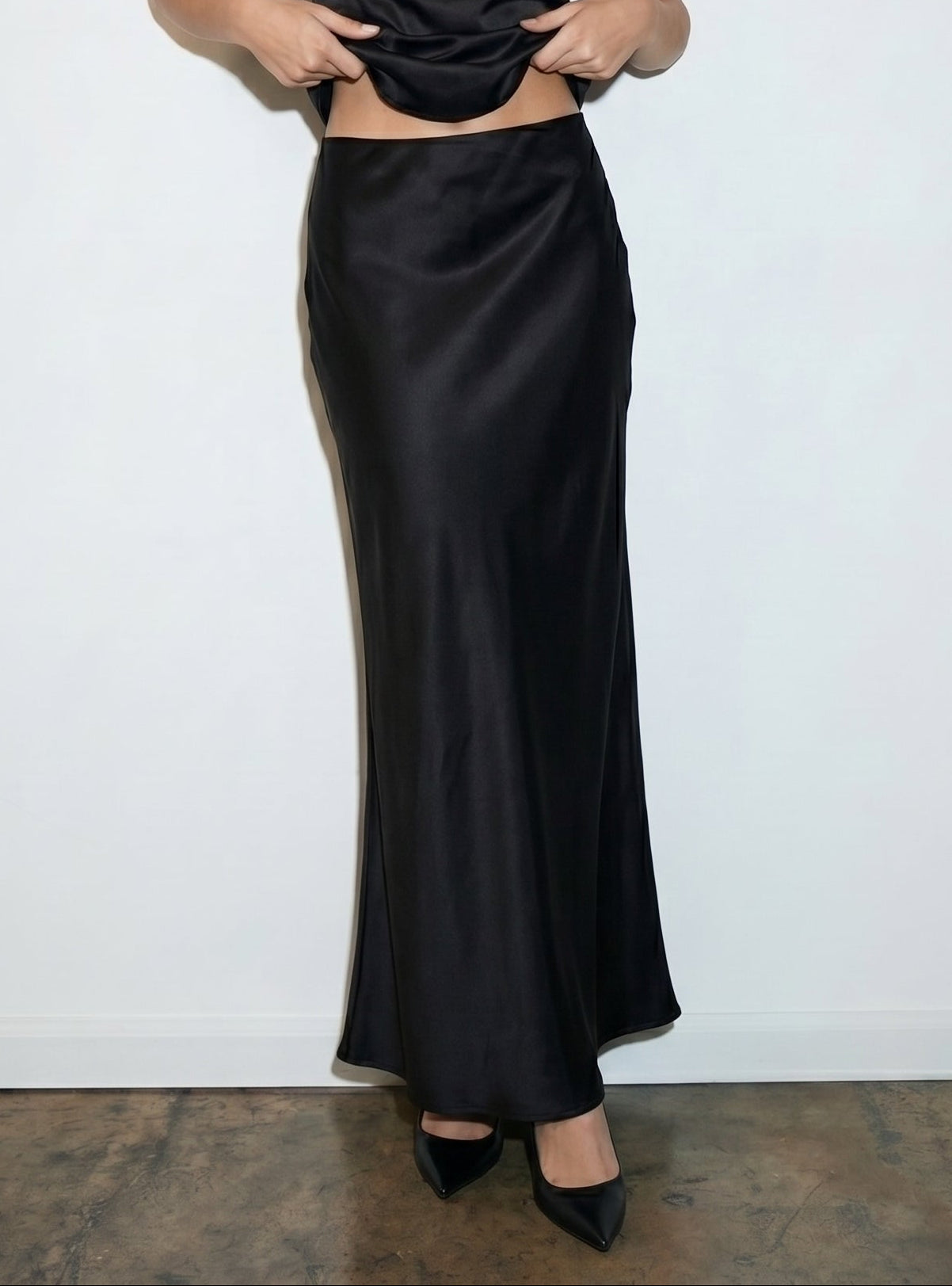 REFINED SATIN MIDI SKIRT