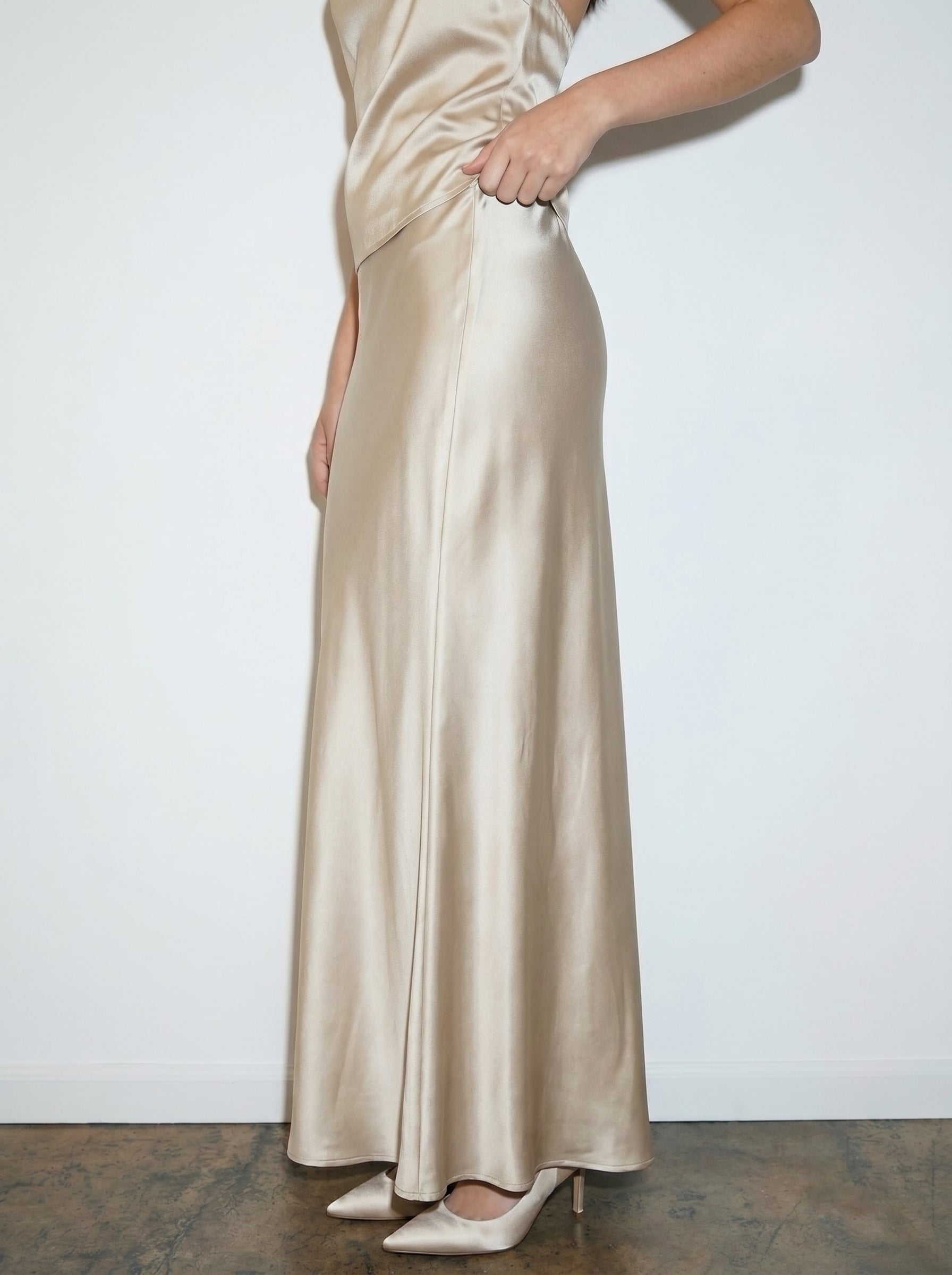 REFINED SATIN MIDI SKIRT