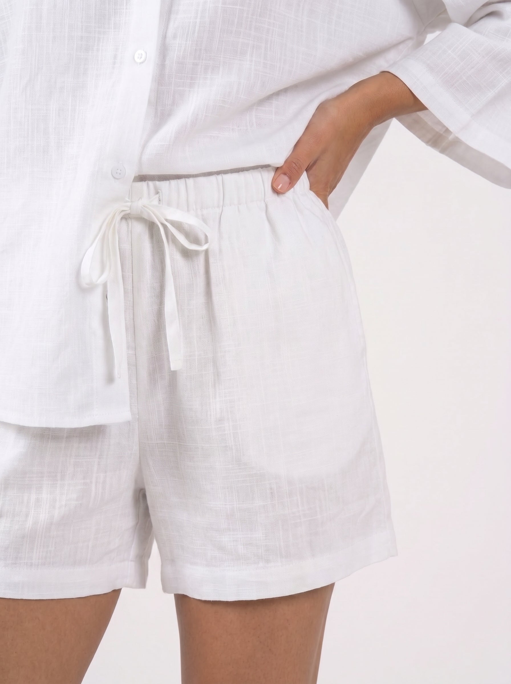 REFINED LINEN SHORTS