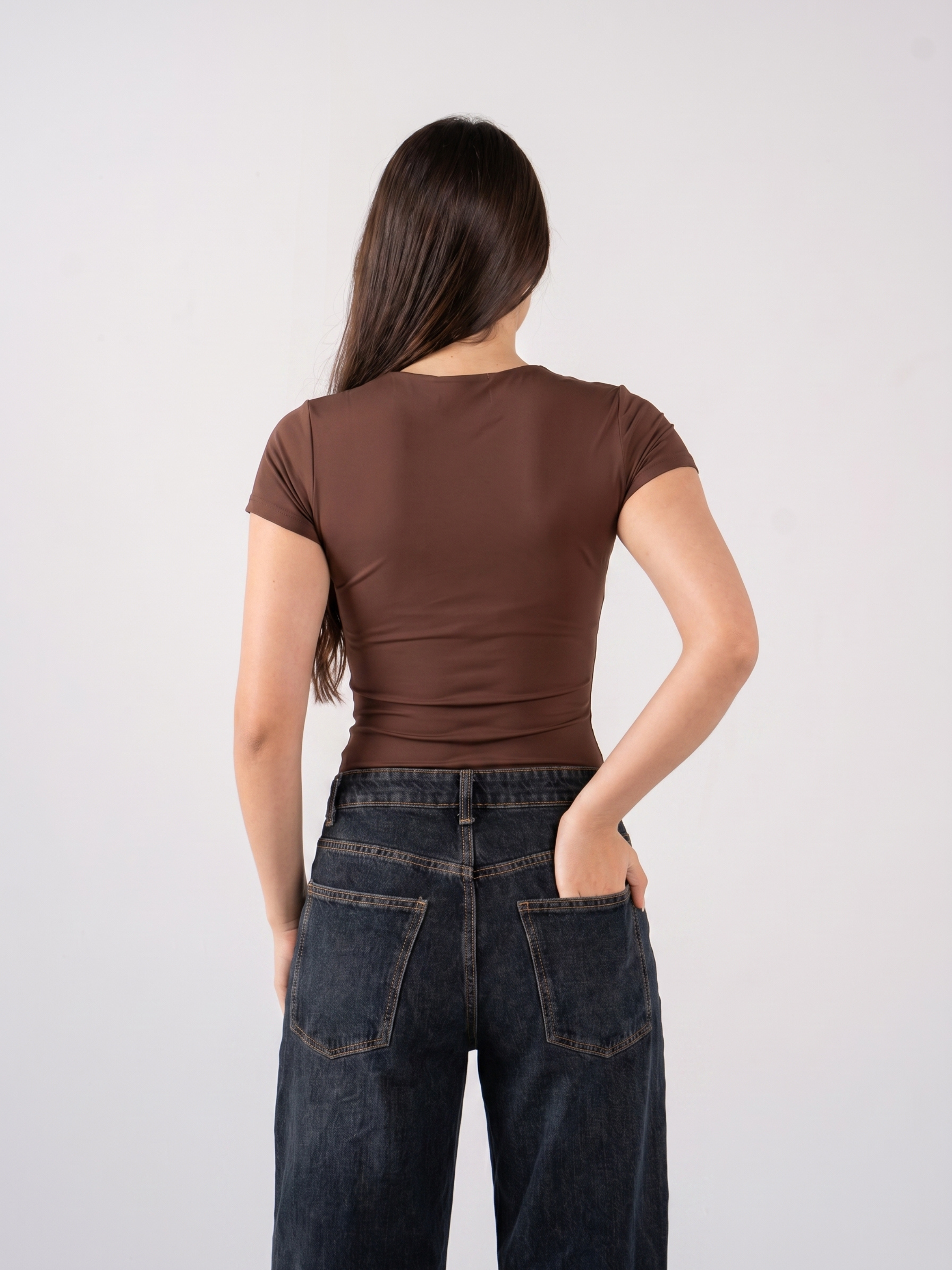 REFINED SHORT-SLEEVE ROUND NECK