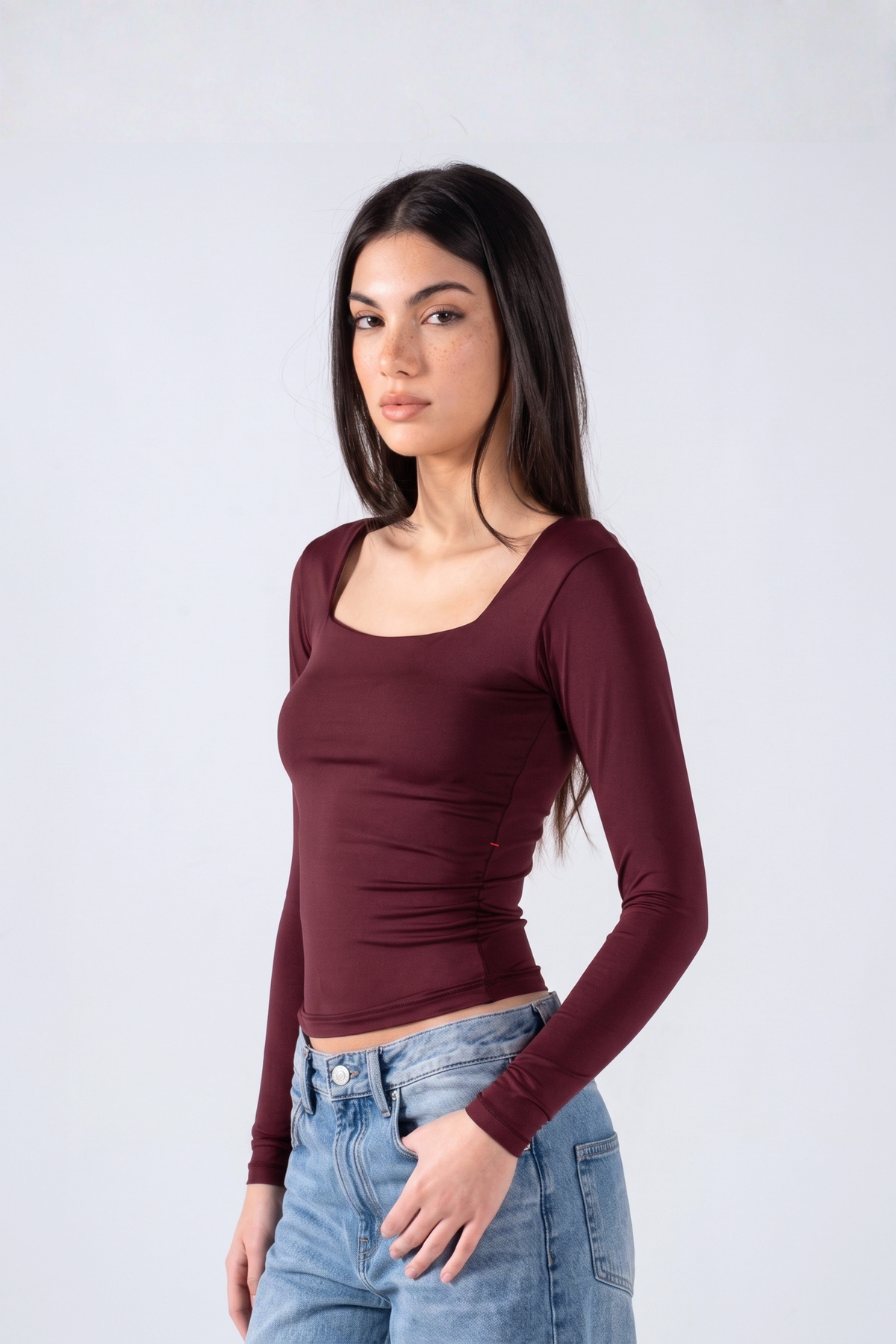 REFINED LONG-SLEEVE SQUARE NECK